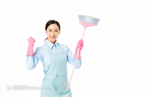 专业家政服务 细致入微的女性打扫与全方位家居管理