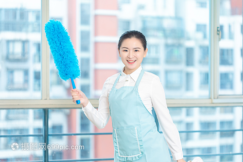 家政服务工在养老服务中的专业形象与角色重塑